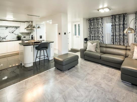 Appartamento New Modern Hybrid 4 Bedroom 7 Bed 9 Guest Capacity Londra