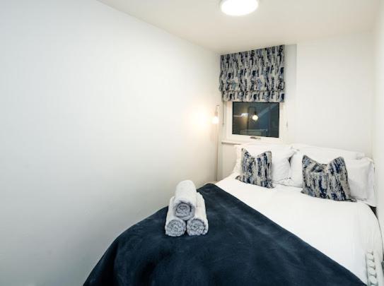 Appartamento New Modern Hybrid 4 Bedroom 7 Bed 9 Guest Capacity *