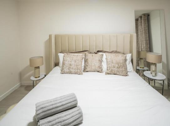 Appartamento New Modern Hybrid 4 Bedroom 7 Bed 9 Guest Capacity Londra