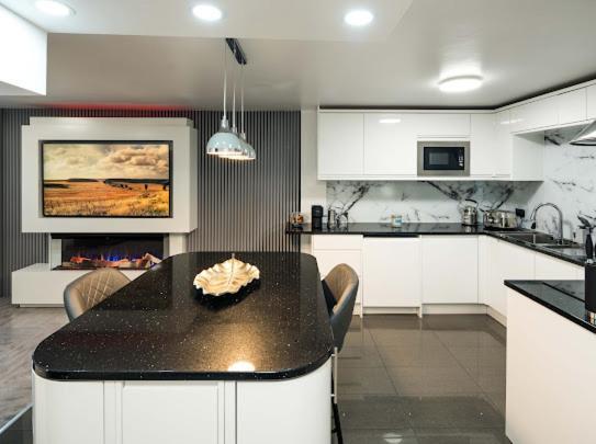 Appartamento New Modern Hybrid 4 Bedroom 7 Bed 9 Guest Capacity