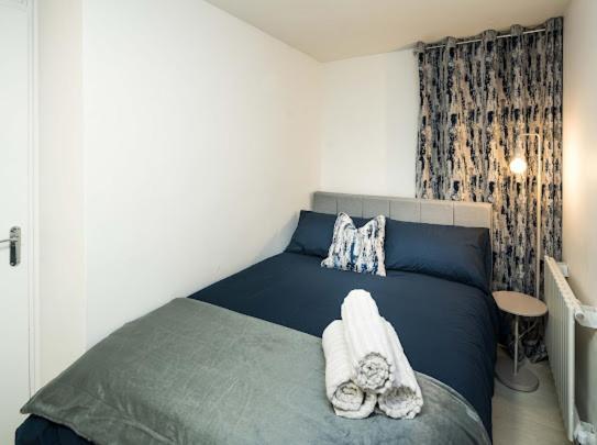 New Modern Hybrid 4 Bedroom 7 Bed 9 Guest Capacity