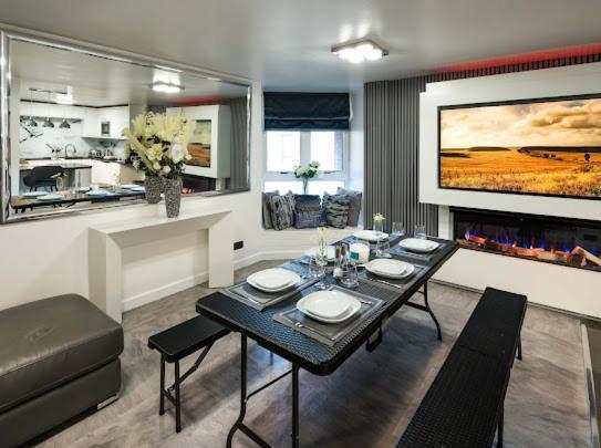 New Modern Hybrid 4 Bedroom 7 Bed 9 Guest Capacity Londra