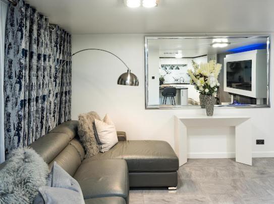 Appartamento New Modern Hybrid 4 Bedroom 7 Bed 9 Guest Capacity Londra