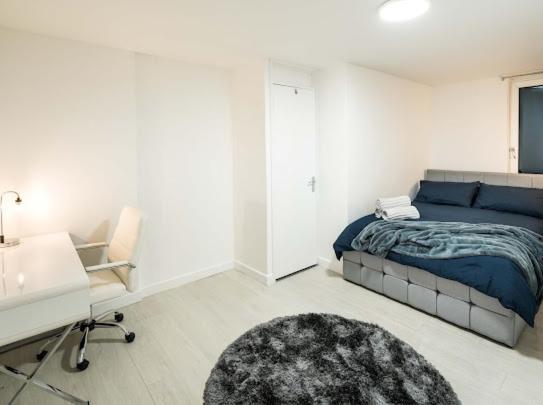 New Modern Hybrid 4 Bedroom 7 Bed 9 Guest Capacity