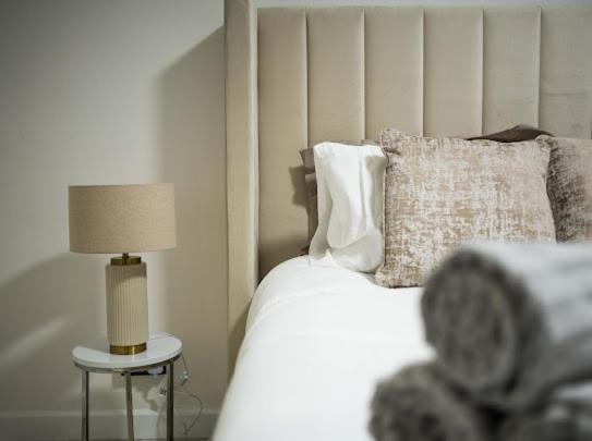 New Modern Hybrid 4 Bedroom 7 Bed 9 Guest Capacity Londra