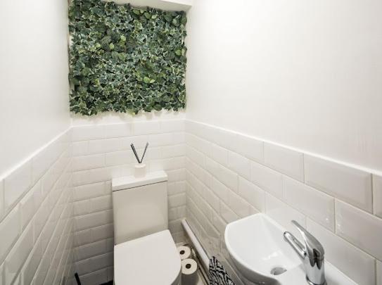 Appartamento New Modern Hybrid 4 Bedroom 7 Bed 9 Guest Capacity *
