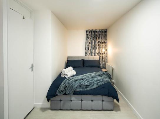 New Modern Hybrid 4 Bedroom 7 Bed 9 Guest Capacity Londra